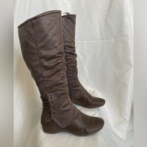 Bass tall brown boots, size 6. 1/2